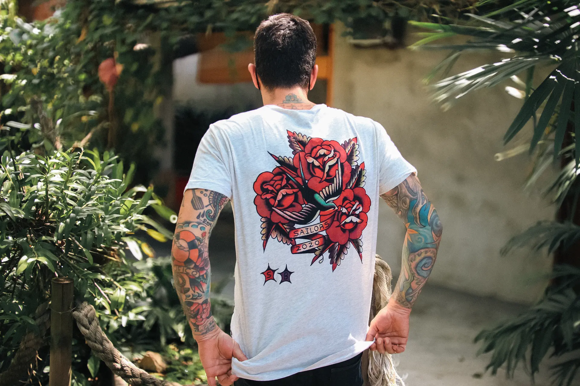 Sailors & Mermaids — Camiseta — Merch / espalda gráfica