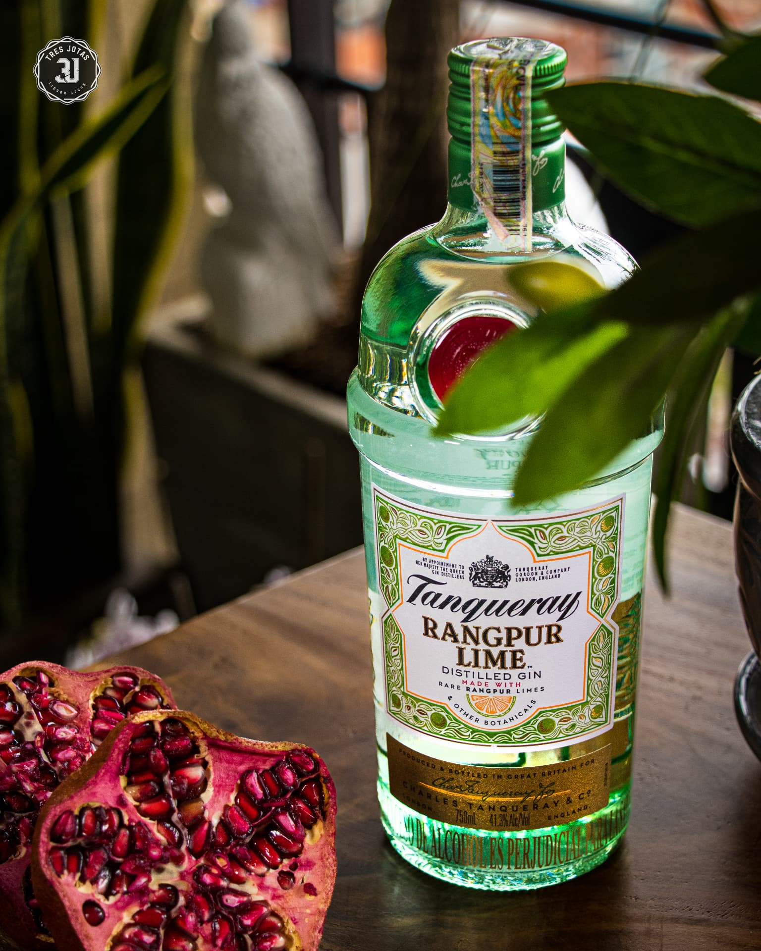 Tres Jotas — Tanqueray Rangpur Lime — Producto / bodegón cítrico