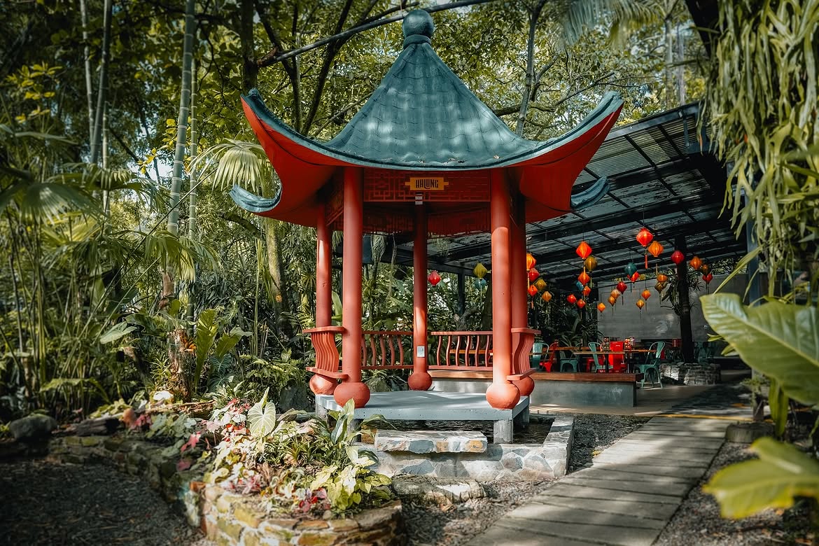 Halong — Pagoda — Espacio / arquitectura