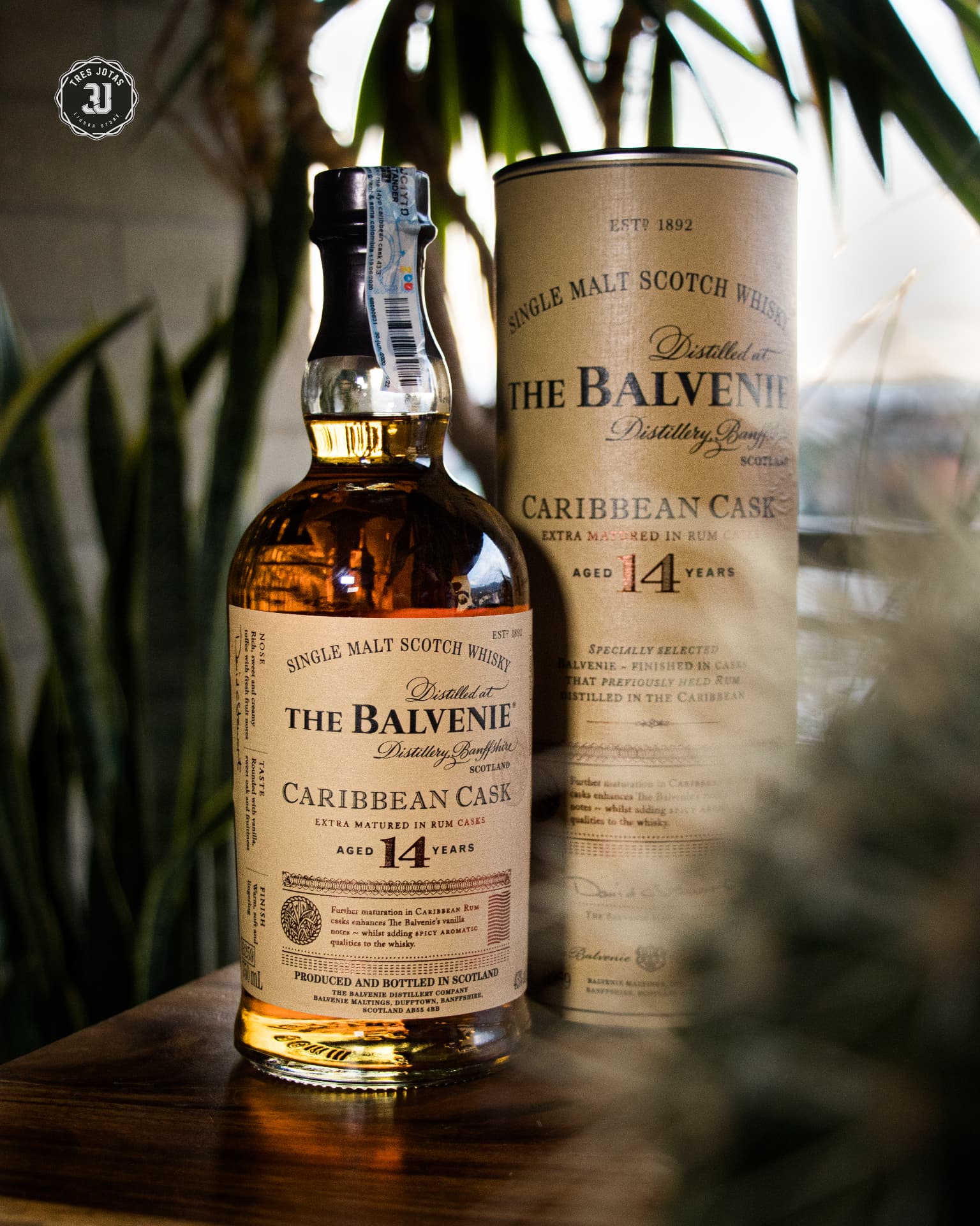 Tres Jotas — Balvenie Caribbean Cask — Producto / luz natural